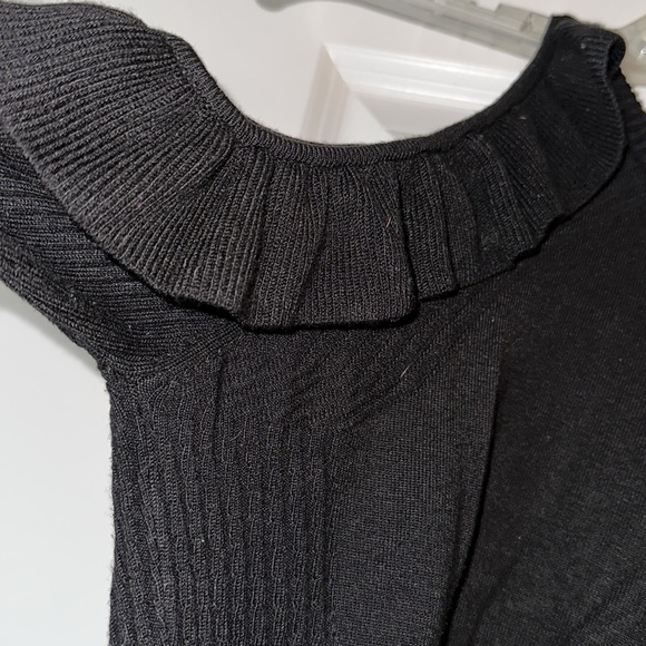 Black Bebe Ruffled Cold Shoulder Sweater Size Small - Picture 2 of 7